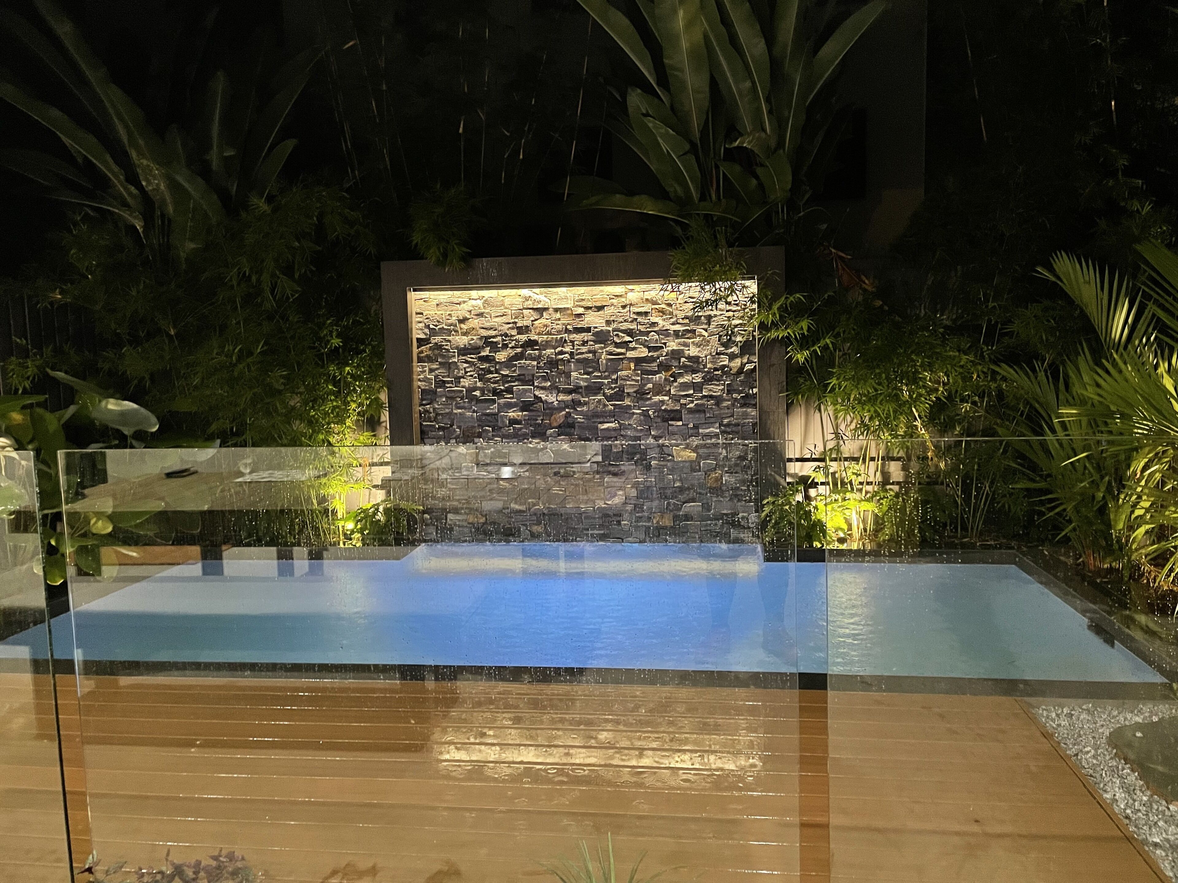 Palm Cove Luxury 4 Bedroom Villa with Pool