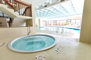 Piscina coperta, una piscina riscaldata