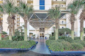 Unclassified image, 4 of 49, button - 16th Floor Breathtaking Views | Beachfront | Pool |2 Kings & Bunk Beds (Pensacola)