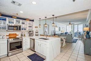 Unclassified image, 3 of 49, button - 16th Floor Breathtaking Views | Beachfront | Pool |2 Kings & Bunk Beds (Pensacola)