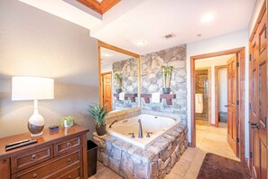 Tina, tina de hidromasaje, secadora de cabello, toallas