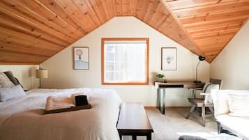 3 bedrooms, desk, iron/ironing board, travel crib