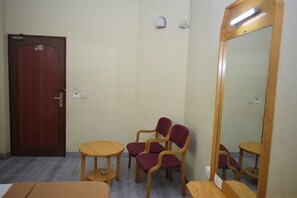 Economy Room (Non AC) | Premium bedding, free WiFi, bed sheets - Hotel Pearls (Madurai)