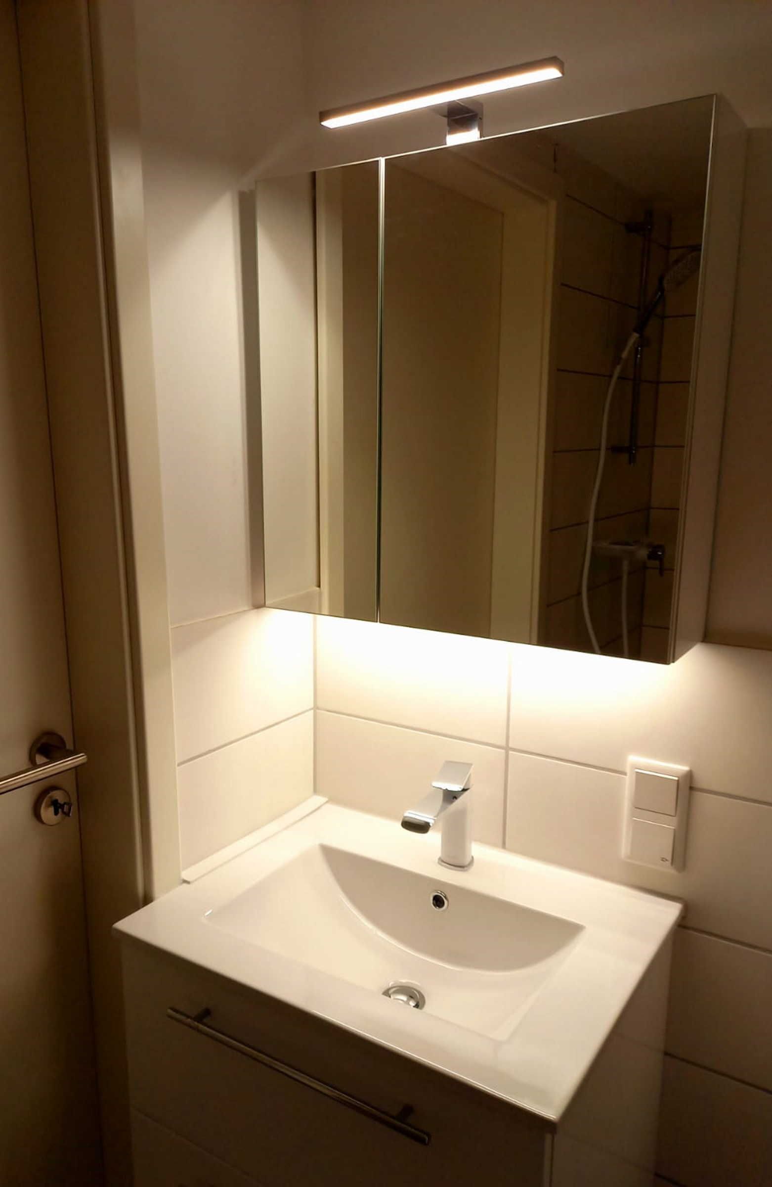 Asciugacapelli, asciugamani, sapone, carta igienica