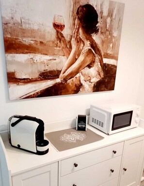 Unclassified image, 5 of 14, button