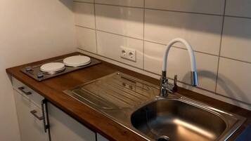 Kühlschrank, Mikrowelle, Wasserkocher, Toaster