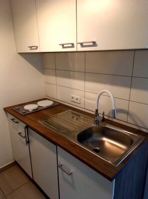 Refrigerador, microondas, tetera/pava eléctrica, tostadora