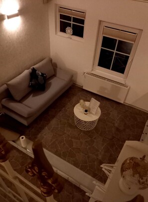 Unclassified image, 2 of 14, button