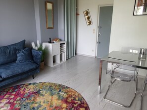 Living area - Beautiful air-conditioned 3 room apartment in Boucanet (Le Grau-du-Roi)
