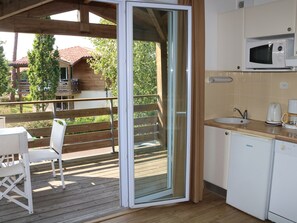 Interior - Cozy Apartment in Parentis-en-Born - Shared Pool - Walk to Lake - Sleeps 4 - Cleaning Included (Parentis-en-Born)
