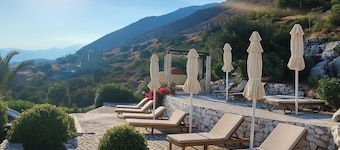 Apartment - Sleeps 10 - Parking - Garden - Pool