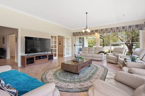 TV connectée, cheminée