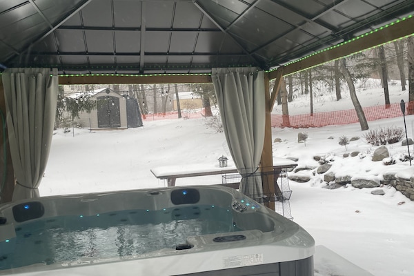 Bañera de hidromasaje al aire libre