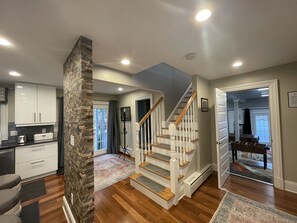 Interior - Hummingbird Paradise in Pocono, hot tub,sauna,close to vineyards and ski resort (Stroudsburg)