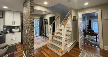 Hummingbird Paradise in Pocono, hot tub,sauna,close to vineyards and ski resort