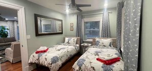 4 slaapkamers, een strijkplank/strijkijzer, gratis wifi, beddengoed