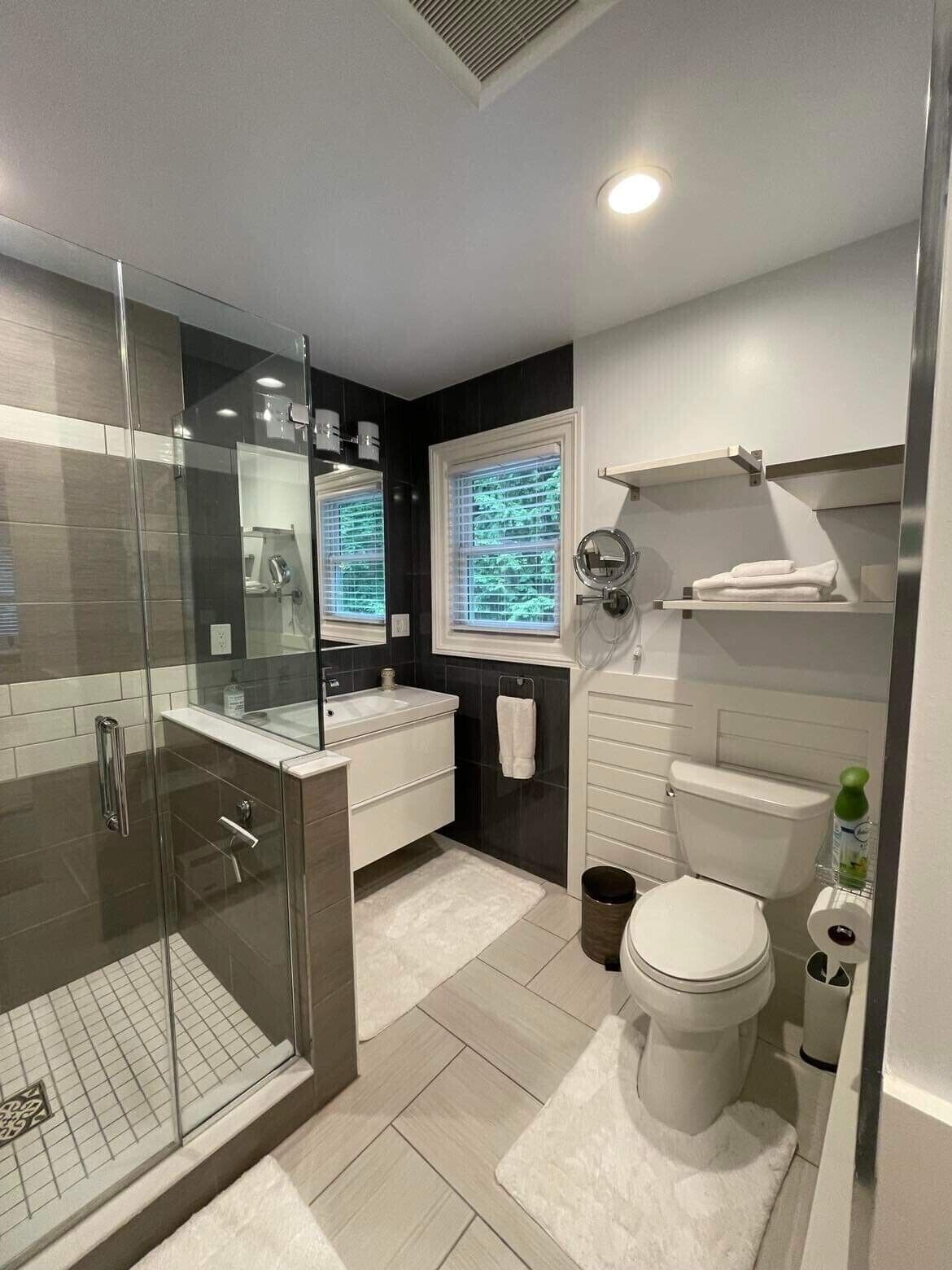 Combined shower/tub, hair dryer, towels, soap