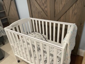 5 bedrooms, iron/ironing board, free WiFi, bed sheets