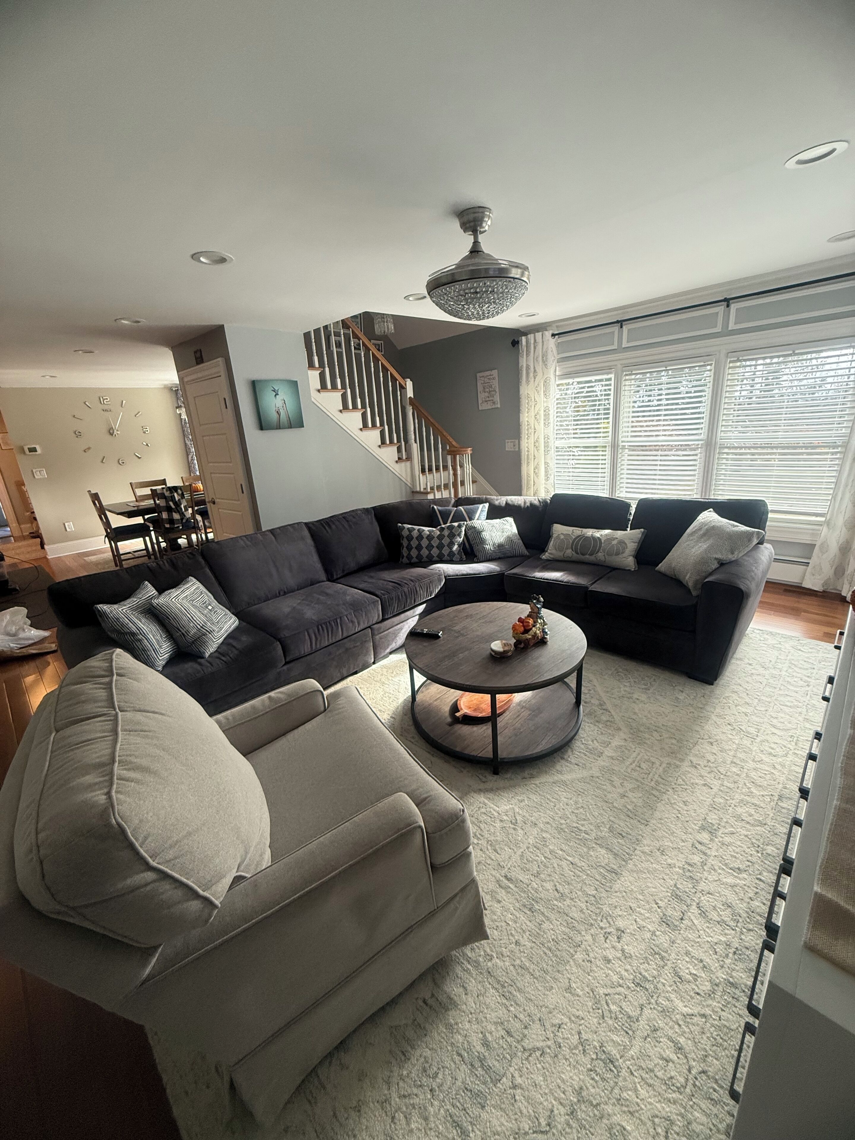 智能電視、壁爐、電子遊戲、DVD 播放機