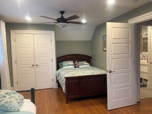 5 bedrooms, iron/ironing board, free WiFi, bed sheets
