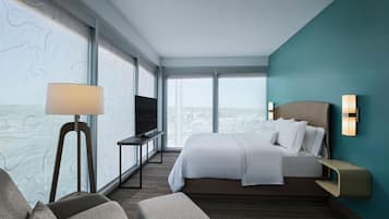 Suíte, 1 quarto, para não fumantes, no canto | Cofres nos quartos, escrivaninha, espaço de trabalho para notebook