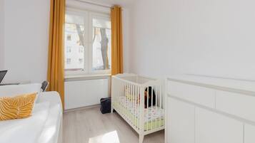 3 bedrooms, desk, iron/ironing board, WiFi