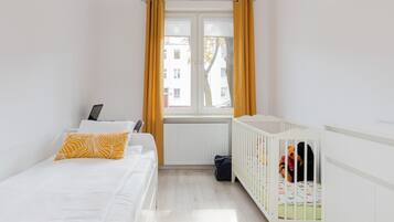 3 bedrooms, desk, iron/ironing board, WiFi