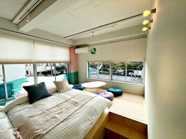 Decoración individual, mobiliario individual, cortinas opacas