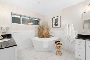 Master bath retreat with stand alone tub - Refined Arcadia Estate | Chef's Kitchen | Minutes to Scottsdale Nightlife (PHOENIX)