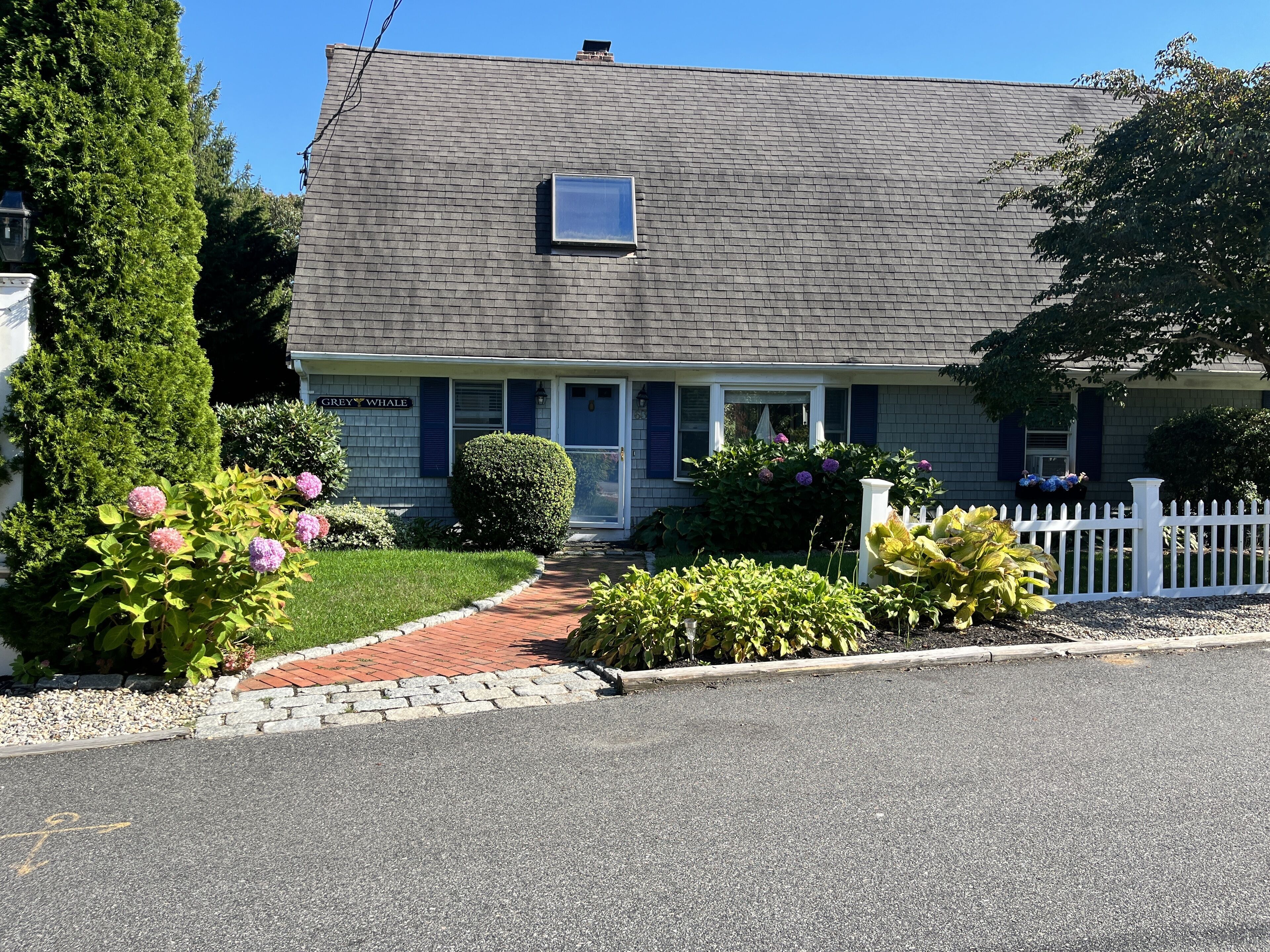 Large 7 bedroom, 5 bath house one and a half blocks from the beach