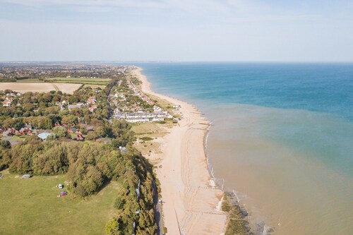 Idyllic fisherman's cottage on Kingsdown beach with lovely garden - Mary's Cottage
