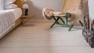 3 bedrooms, desk, iron/ironing board, WiFi