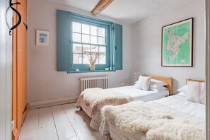 3 slaapkamers, een bureau, een strijkplank/strijkijzer, wifi