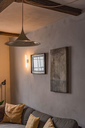 Interior - Simply gorgeous cottage in the conservation area of Deal, sleeping 6 guests, seconds from the beach (Deal)