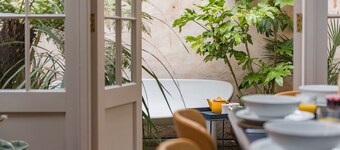 Simply gorgeous cottage in the conservation area of Deal, sleeping 6 guests, seconds from the beach