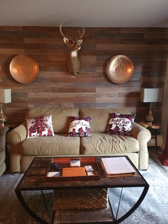 Clean Ski In Ski Out Condo Located At Seasons On Mt. Snow. - Mount Snow, VT