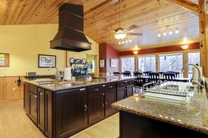 Fridge, microwave, dishwasher, coffee/tea maker - Beautifully renovated has everything you need to stay on the Sunnyside! (Canaan Valley)