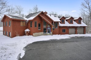 Exterior - Beautifully renovated has everything you need to stay on the Sunnyside! (Canaan Valley)