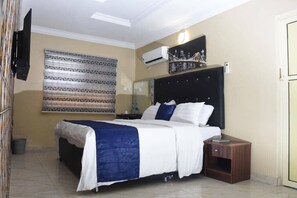 3 bedrooms, desk, free WiFi, bed sheets