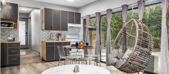 Private Luxury King Guest House - 4 min from UF stadium