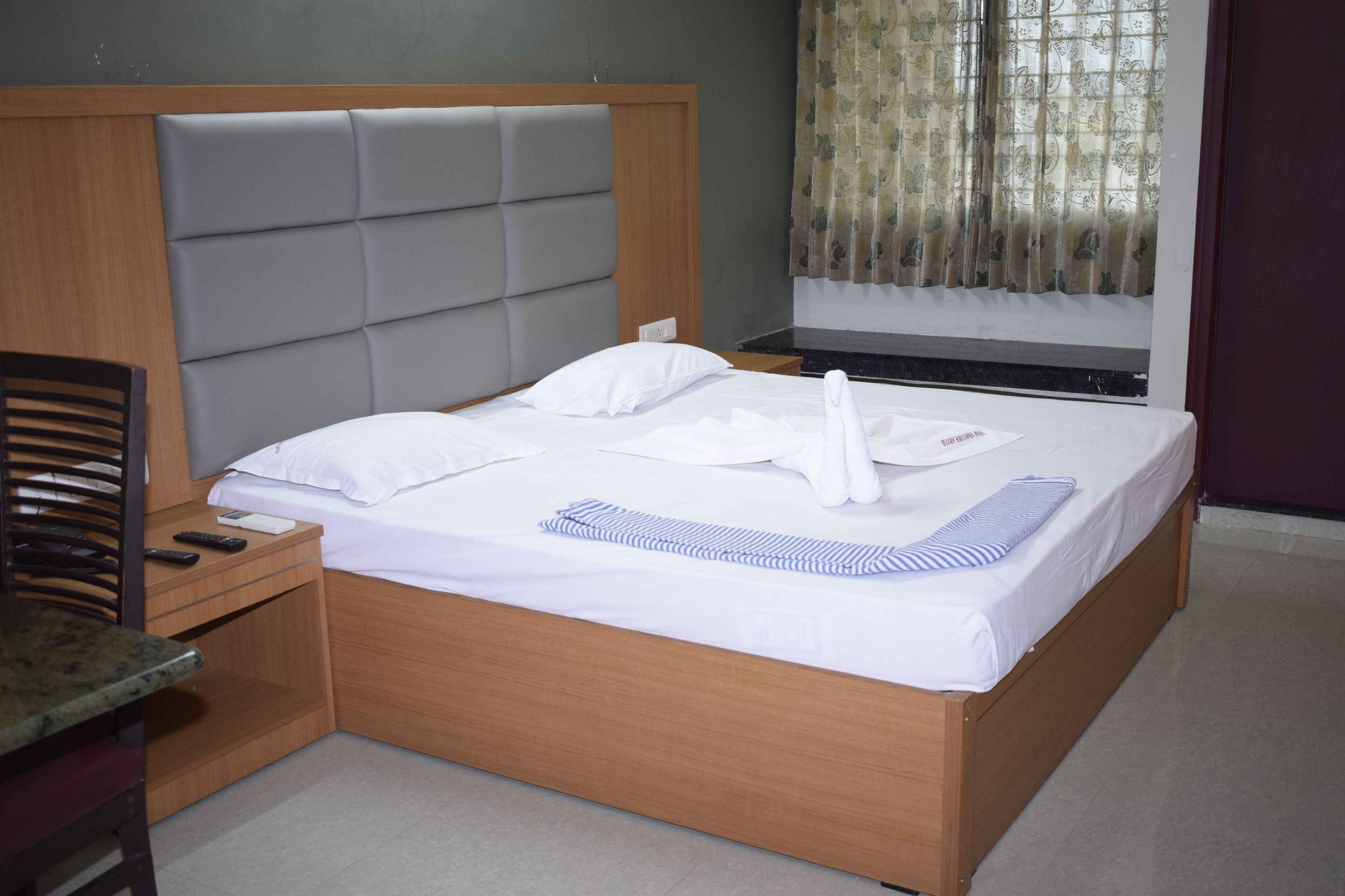 Habitación estándar (AC) | Wifi gratis y ropa de cama