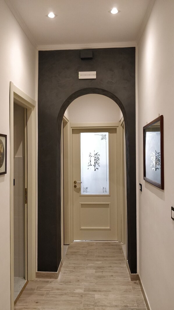 Interior - Historic center of Catana 450m from cathedral square, stores and market 200m away (Catania)