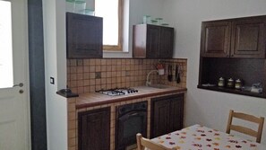 Geladeira, fogão, cooktop, cafeteira/chaleira