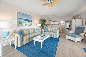 Living area - Bayfront 3 bed condo with pool, walk to beach! (Ocean City)