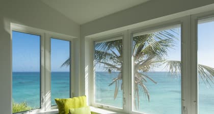 Priv. Beachfront Estate w/Htd Pool, Tennis Ct, Basketball, Kayaks, Pickleball