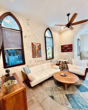 Smart TV - coral stone 28 day minimum rental  (Key West)