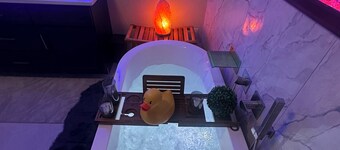 Beautiful Pool Home  & SPA -w/Private Movie Theater!Your Home Away from Home