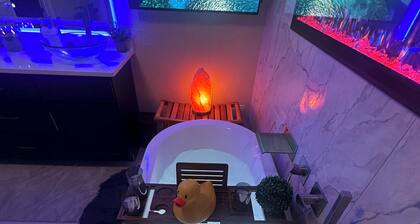 Beautiful Pool Home & SPA -w/Private Movie Theater!Your Home Away from Home