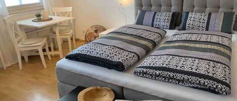 1 室のベッドルーム、WiFi