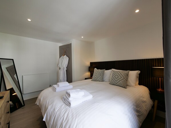 2 bedrooms, iron/ironing board, WiFi (free), bed sheets